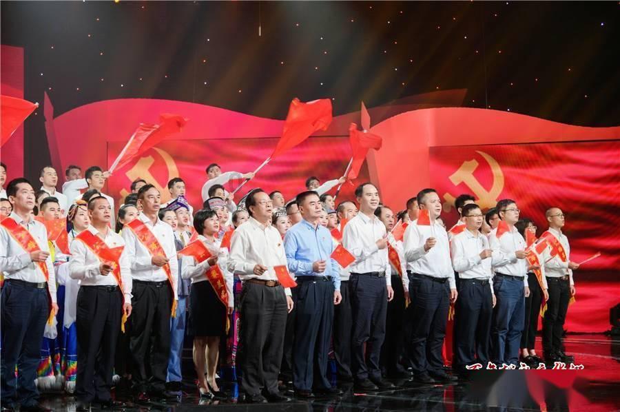 地震发生后,他们住“新居”盼新家、迎新年